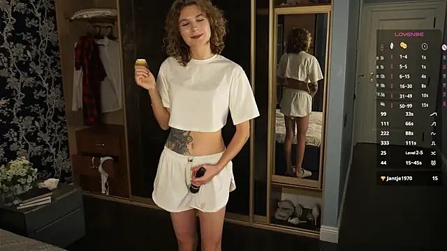 BellaReppert online show from 12-16-25, 08:52