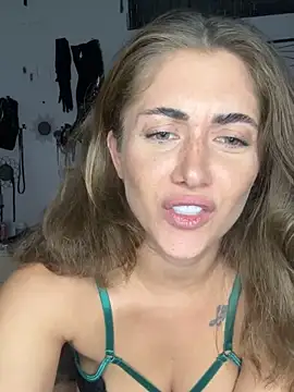 Snapshot of Malasantababy chatting on 10-07-25, 10:18 Malasantababy online show from 10-07-25, 10:18