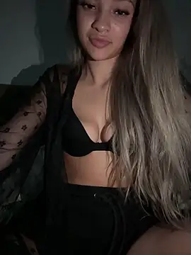 Snapshot of Honeyyyxo chatting on 10-02-25, 08:16 Honeyyyxo online show from 10-02-25, 08:16