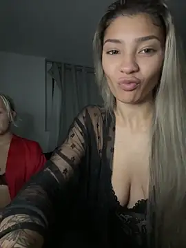 Snapshot of Honeyyyxo chatting on 10-26-25, 08:37 Honeyyyxo online show from 10-26-25, 08:37