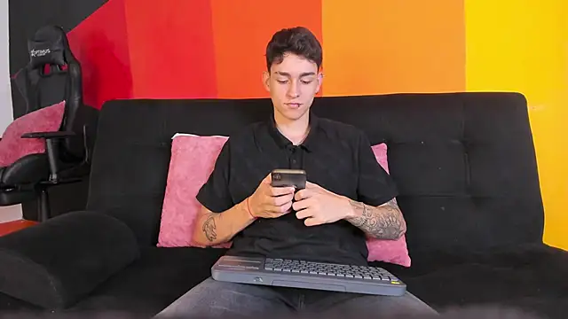 Snapshot of LukeSavagge chatting on 10-14-25, 03:02 LukeSavagge online show from 10-14-25, 03:02