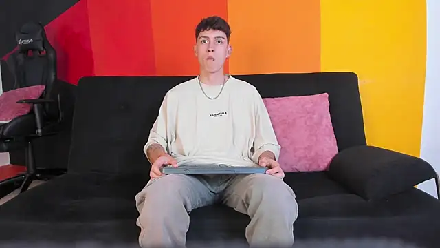 Snapshot of LukeSavagge chatting on 10-15-25, 08:42 LukeSavagge online show from 10-15-25, 08:42