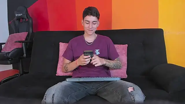 Snapshot of LukeSavagge chatting on 10-16-25, 01:56 LukeSavagge online show from 10-16-25, 01:56