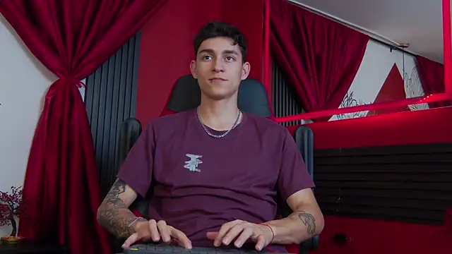 Snapshot of LukeSavagge chatting on 10-30-25, 12:39 LukeSavagge online show from 10-30-25, 12:39