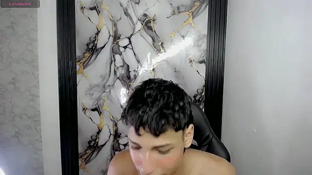 Im david02 online show from 12-02-25, 03:01