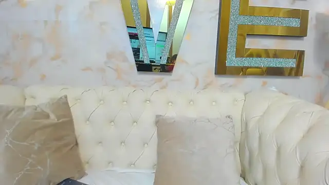 Emilycute18   online show from 10-30-25, 09:26