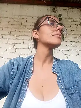 Jade 1-9 online show from 10-31-25, 03:13