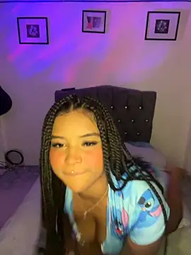 mitschellfox21 online show from 10-22-25, 04:24