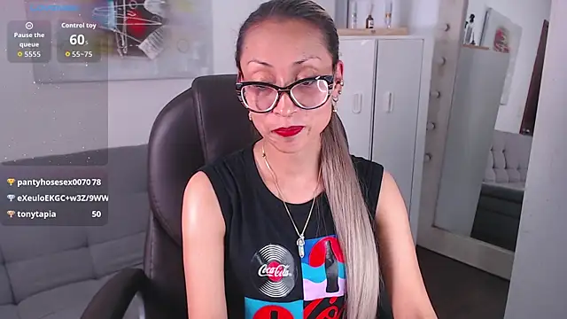 alexia james  online show from 04-17-26, 09:07