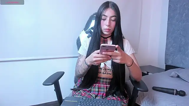 Snapshot of Corinna_Martini chatting on 10-16-25, 04:57 Corinna Martini online show from 10-16-25, 04:57