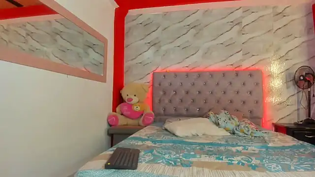 Stefany Andruw online show from 11-25-25, 02:33