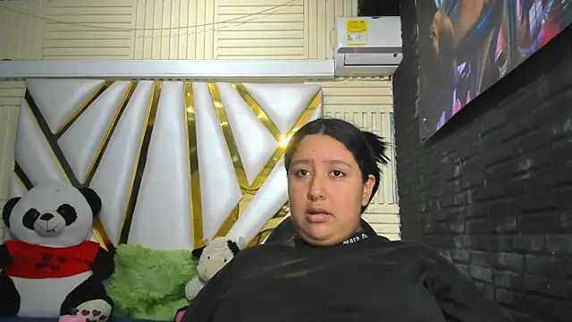 DulcineaSaenz online show from 10-15-25, 07:47