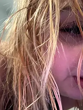 KellyMoors online show from 04-12-26, 08:19