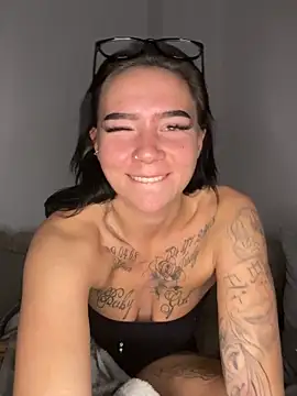 YoungZoexx online show from 11-04-25, 06:51