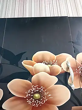 tulip-bae online show from 10-05-25, 10:57