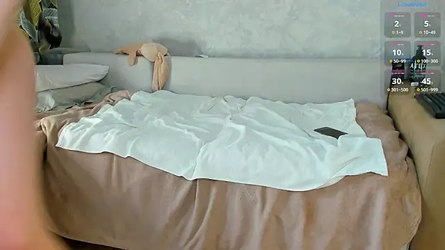 miamiumiu online show from 02-20-26, 05:04