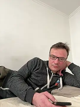 viktor1992-1-1 online show from 03-06-26, 07:16