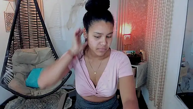 Snapshot of AriaVega chatting on 05-03-26, 11:49 AriaVega online show from 05-03-26, 11:49