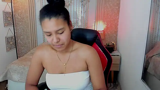 Snapshot of AriaVega chatting on 05-06-26, 12:43 AriaVega online show from 05-06-26, 12:43