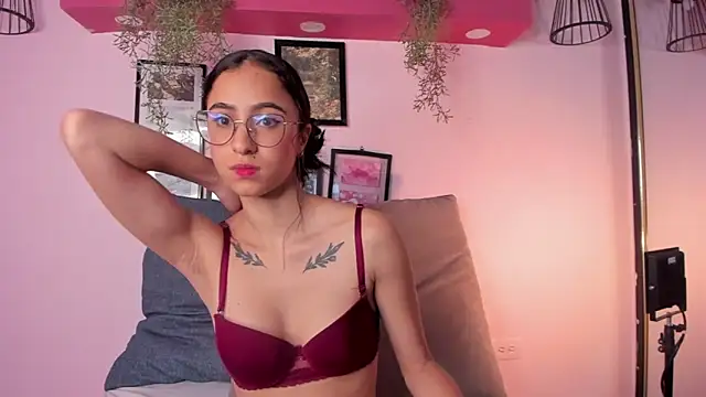 Alana Martinez  online show from 12-20-25, 01:18