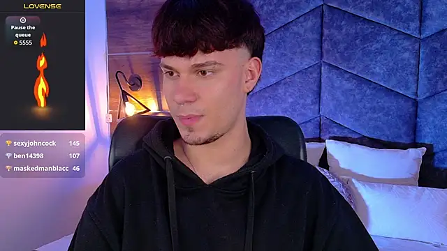 LiamThunder05  online show from 10-29-25, 03:20