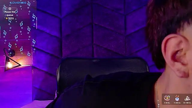 LiamThunder05  online show from 10-31-25, 03:07