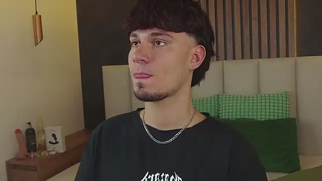 LiamThunder05  online show from 12-02-25, 08:04