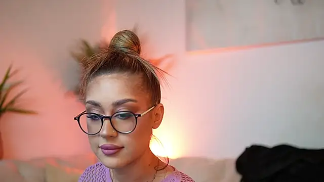 Snapshot of AileenKiss chatting on 10-13-25, 06:41 AileenKiss online show from 10-13-25, 06:41