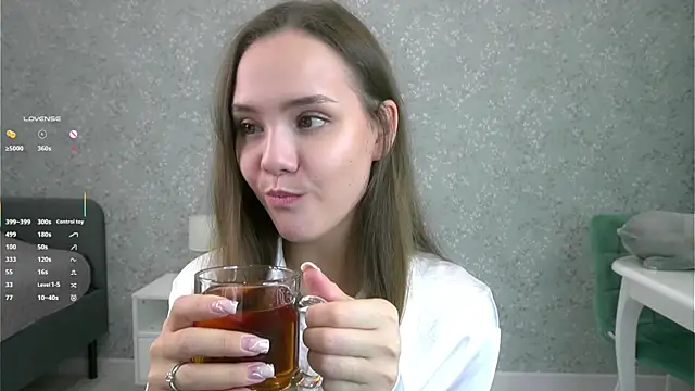 SweetSaraPie online show from 10-09-25, 07:01