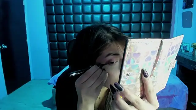 Snapshot of Violetta_Swett_ chatting on 12-19-25, 11:50 Violetta Swett online show from 12-19-25, 11:50