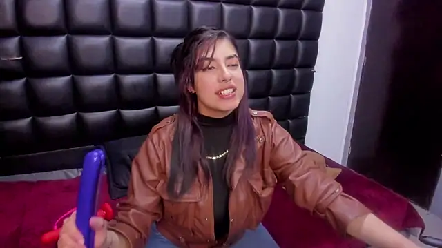 Snapshot of Violetta_Swett_ chatting on 02-07-26, 11:47 Violetta Swett online show from 02-07-26, 11:47