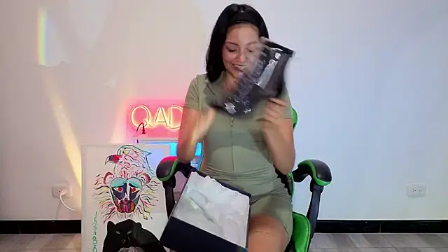 Snapshot of Qadeshoficial chatting on 12-18-25, 09:21 Qadeshoficial online show from 12-18-25, 09:21