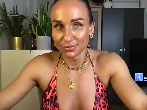 Snapshot of GluteQueenE chatting on 11-13-25, 07:35 GluteQueenE online show from 11-13-25, 07:35