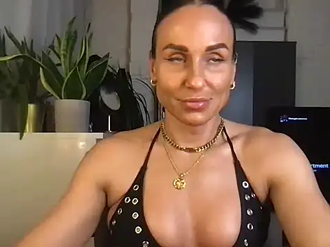 Snapshot of GluteQueenE chatting on 01-15-26, 08:56 GluteQueenE online show from 01-15-26, 08:56