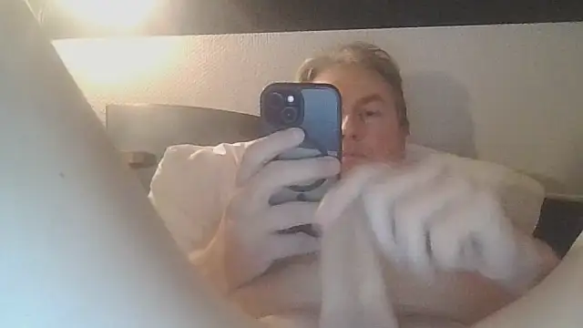 Snapshot of Sklavekay chatting on 12-16-25, 07:41 Sklavekay online show from 12-16-25, 07:41