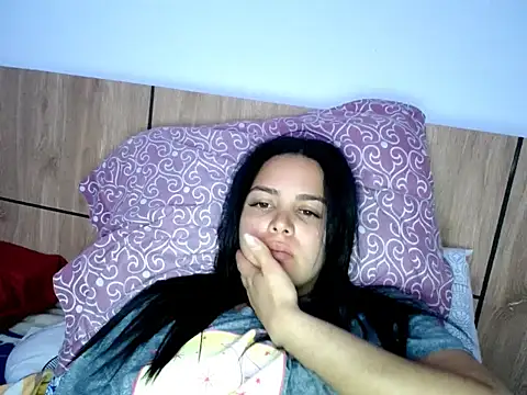 paulavargas23 online show from 10-07-25, 10:18