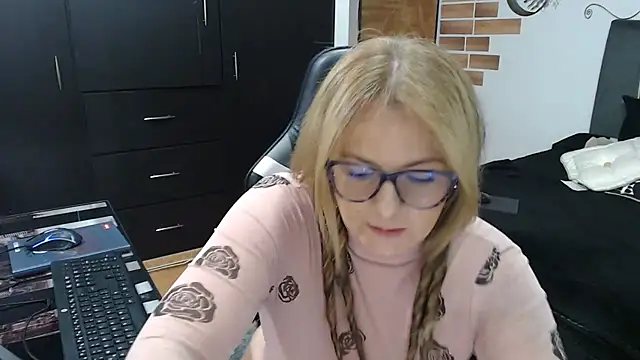 perlagoloza05 online show from 02-08-26, 02:48