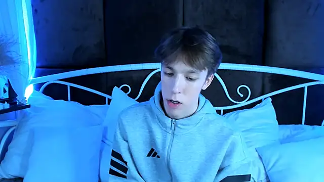 Snapshot of MarkBranston chatting on 11-17-25, 10:54 MarkBranston online show from 11-17-25, 10:54