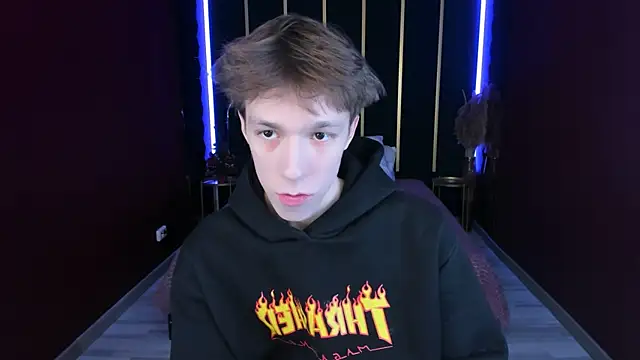 Snapshot of MarkBranston chatting on 12-16-25, 08:58 MarkBranston online show from 12-16-25, 08:58