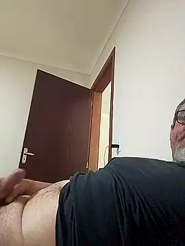 Snapshot of bozocwb chatting on 10-03-25, 12:24 bozocwb online show from 10-03-25, 12:24