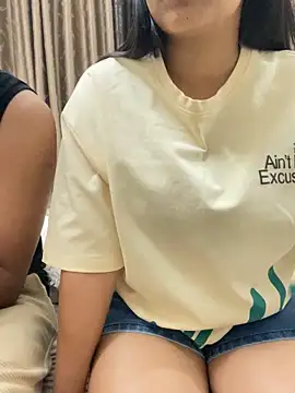 vickyandtania online show from 03-22-26, 05:27