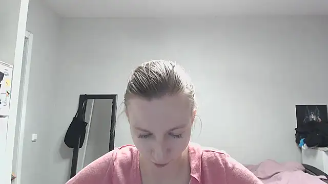 Snapshot of sophieryder chatting on 11-12-25, 06:19 sophieryder online show from 11-12-25, 06:19