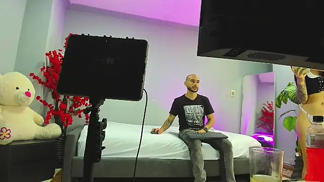 Snapshot of 2_fire chatting on 11-28-25, 07:38 2 fire online show from 11-28-25, 07:38