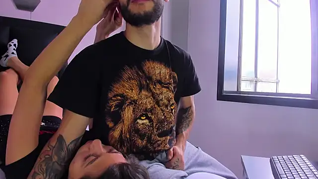 Snapshot of 2_fire chatting on 12-19-25, 08:05 2 fire online show from 12-19-25, 08:05