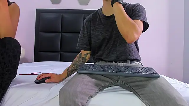 Snapshot of 2_fire chatting on 01-12-26, 01:27 2 fire online show from 01-12-26, 01:27