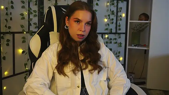 ToniaRoehr online show from 10-08-25, 05:32