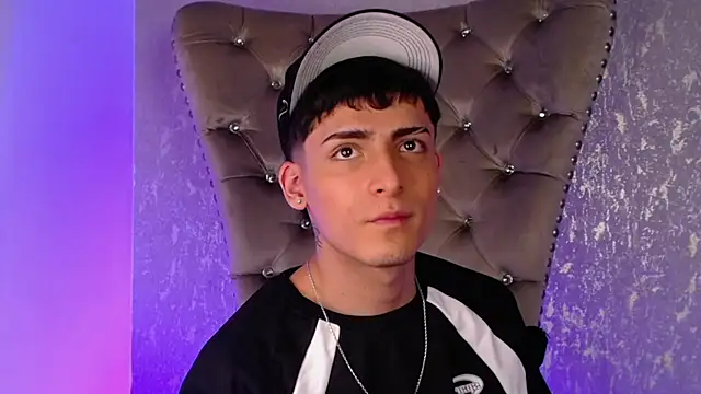 MateoMitchell online show from 11-04-25, 04:33