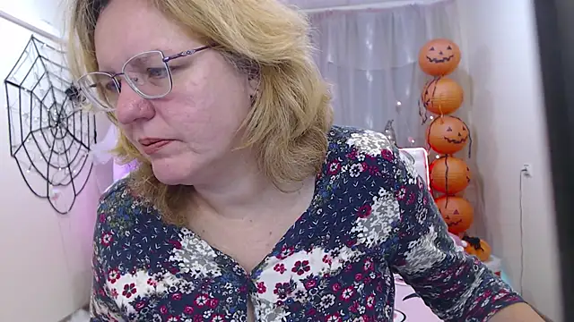 VestaWoody online show from 10-13-25, 06:35