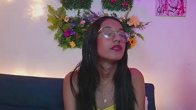 Snapshot of luna_valen chatting on 02-25-26, 04:33 luna valen online show from 02-25-26, 04:33