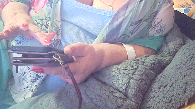 Playful MILF Demi online show from 02-06-26, 09:56